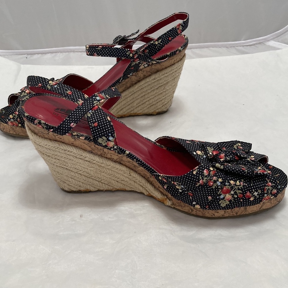 CLIFFS Sandals by White Mountain - Picture 7 of 13